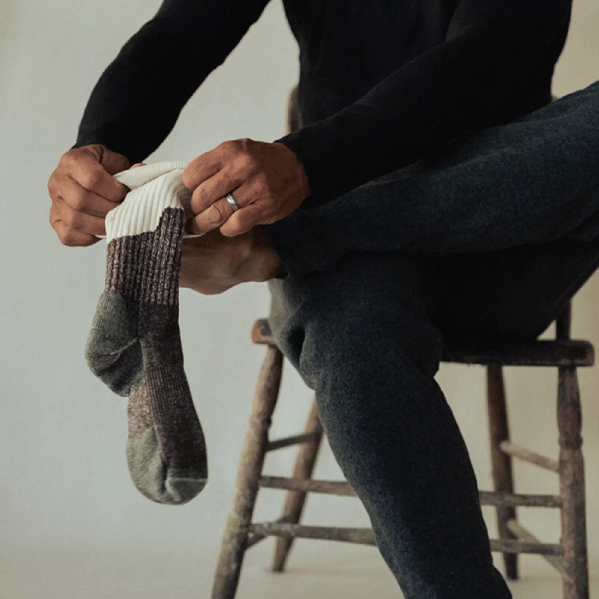 midweight_black_butte_crew_sock_6-7.webp Midweight Black Butte Crew Sock | Duckworth Sale